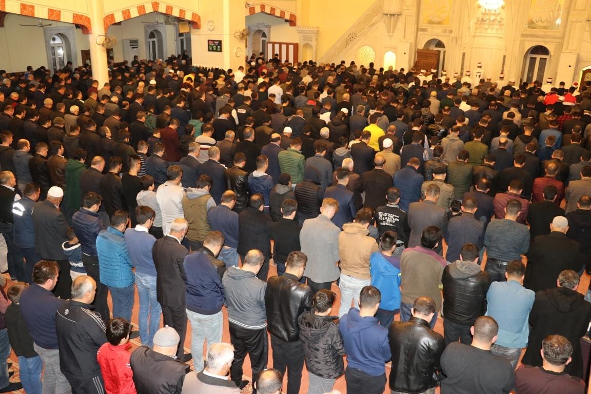 Beraat Kandili'nde Gaziantep’te camiler doldu